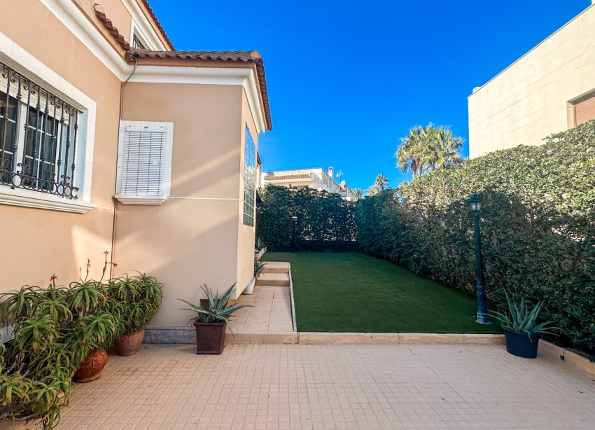 Resale - Villa - La Mata
