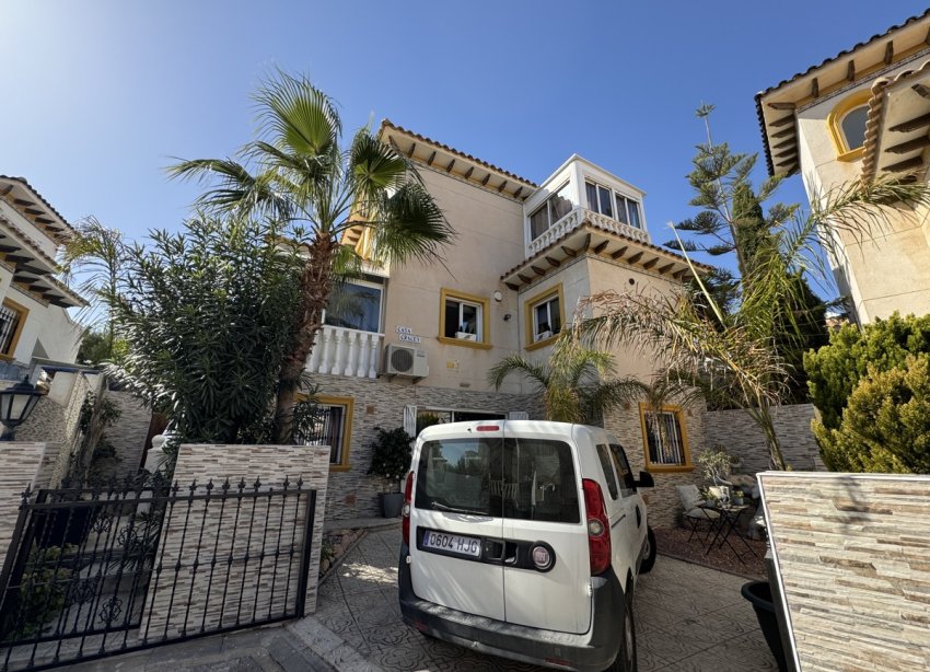 Resale - Villa - La Zenia