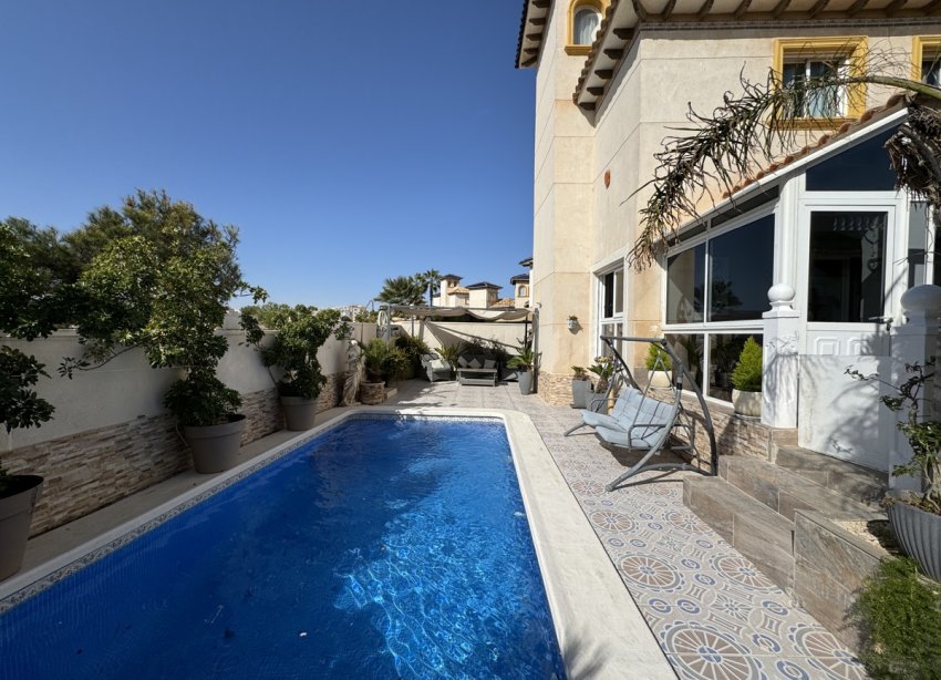 Resale - Villa - La Zenia