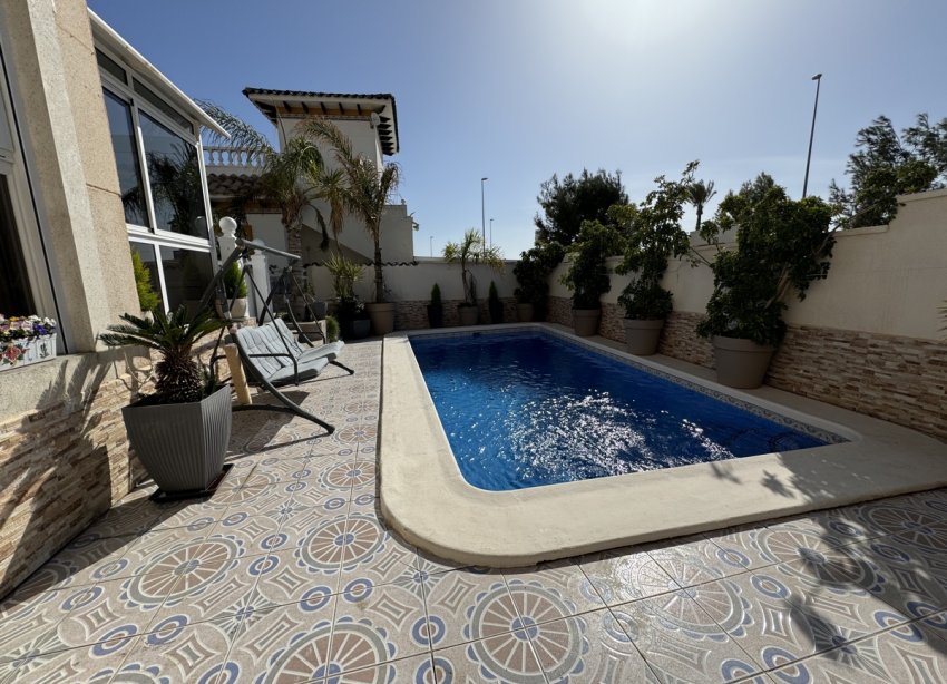 Resale - Villa - La Zenia