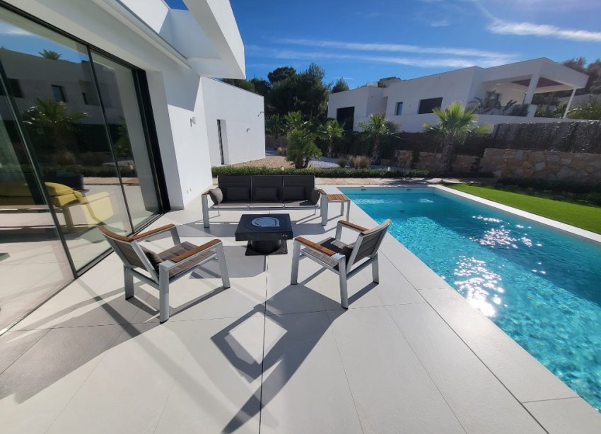 Resale - Villa - Las Colinas - Las Colinas Golf