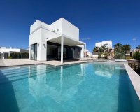 Resale - Villa - Las Colinas