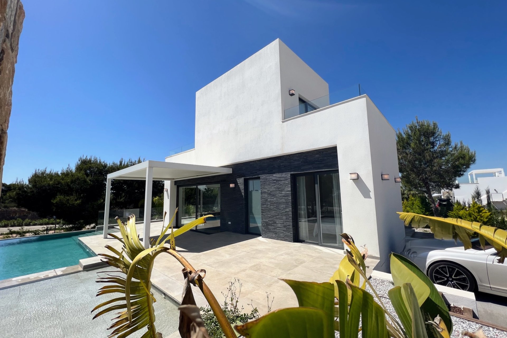 Resale - Villa - Las Colinas