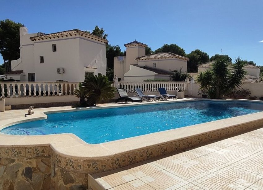 Resale - Villa - Las Ramblas Golf