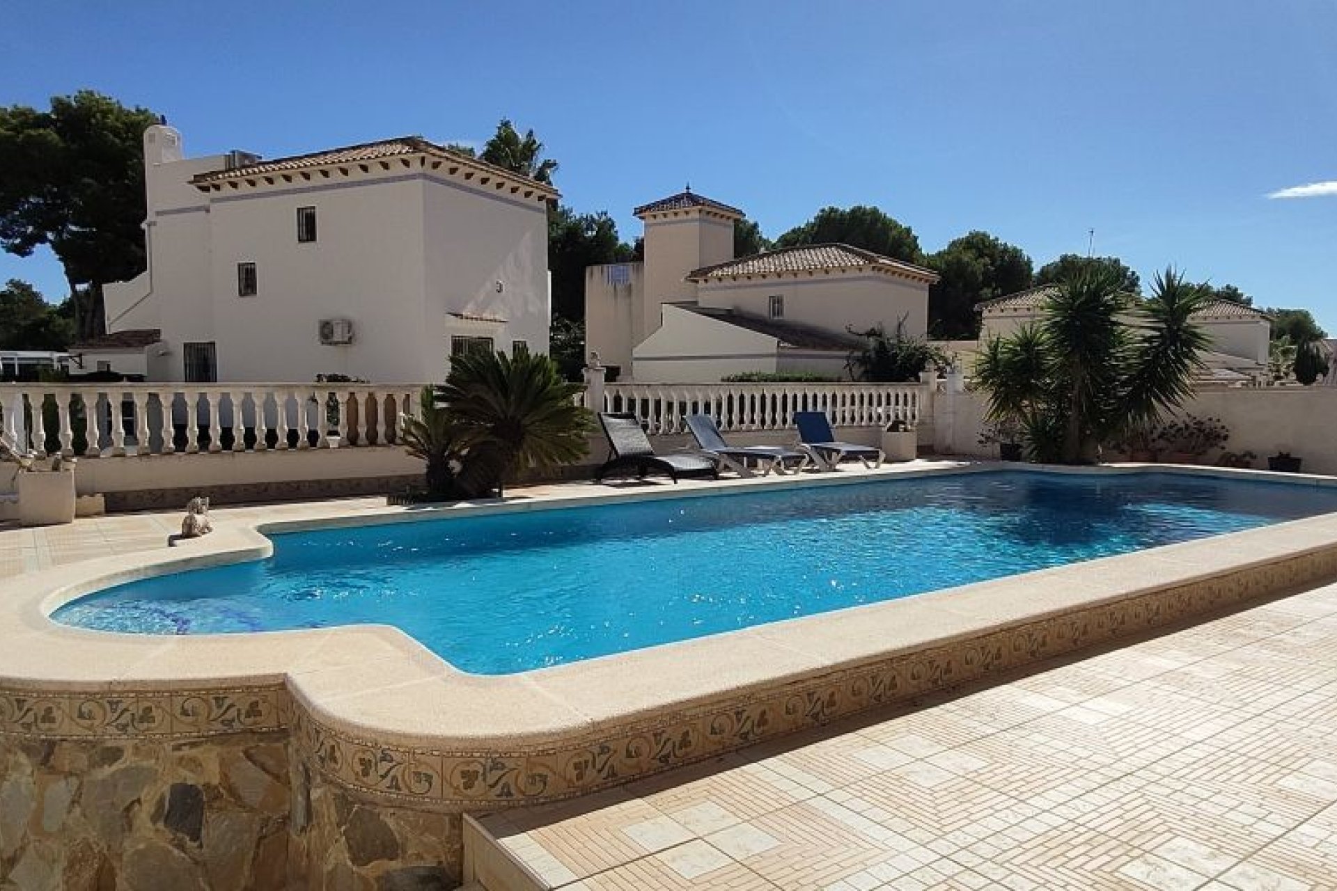 Resale - Villa - Las Ramblas Golf