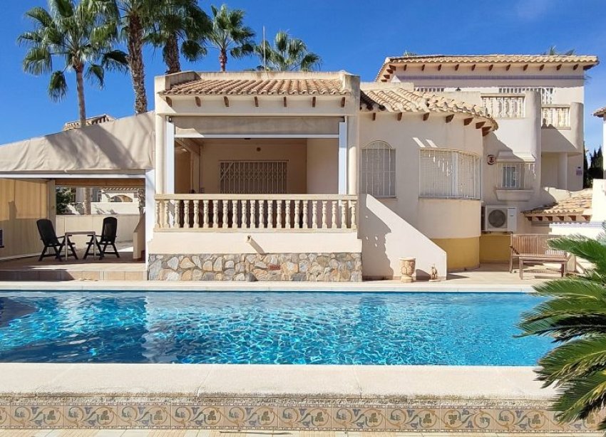 Resale - Villa - Las Ramblas Golf
