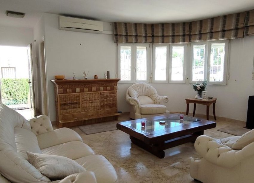 Resale - Villa - Las Ramblas Golf