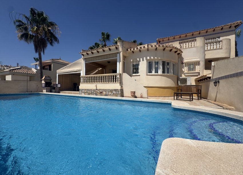 Resale - Villa - Las Ramblas Golf