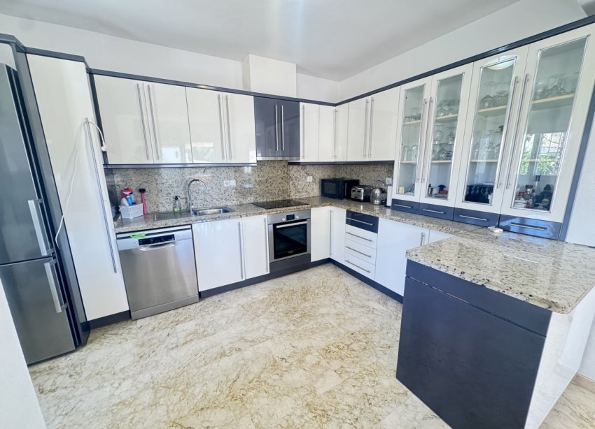 Resale - Villa - Las Ramblas Golf