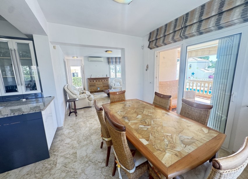 Resale - Villa - Las Ramblas Golf