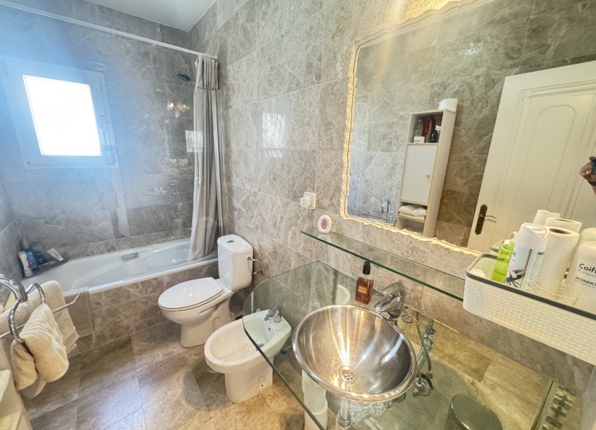 Resale - Villa - Las Ramblas Golf