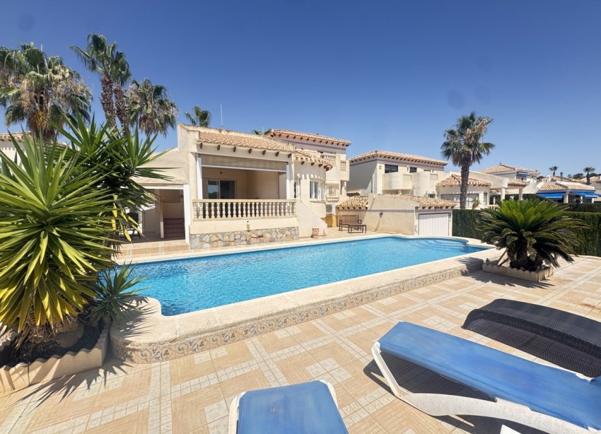 Resale - Villa - Las Ramblas Golf
