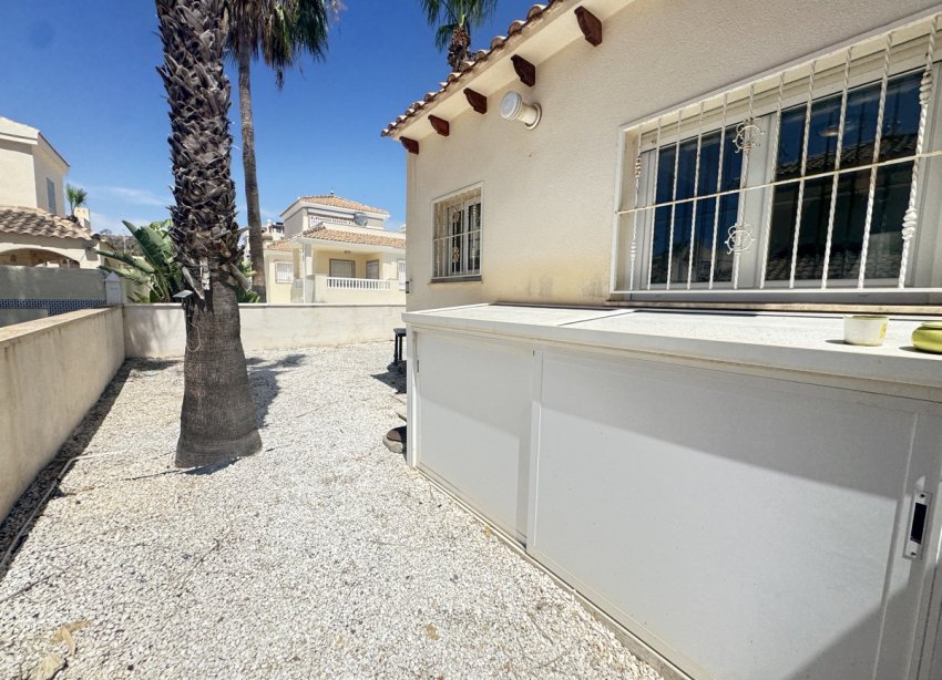 Resale - Villa - Las Ramblas Golf