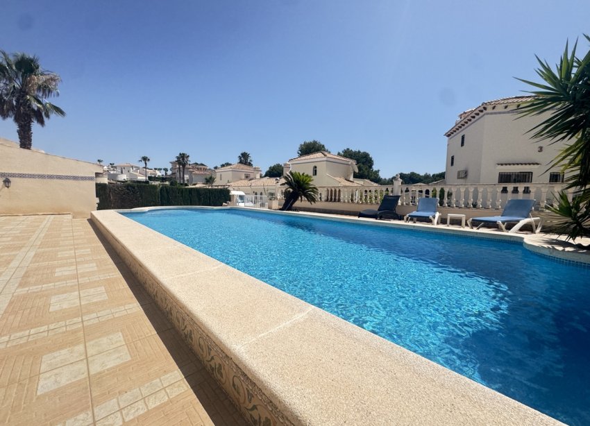 Resale - Villa - Las Ramblas Golf