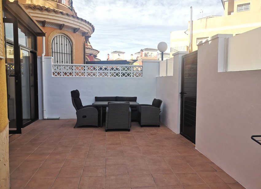 Resale - Villa - Los Montesinos - La Herrada