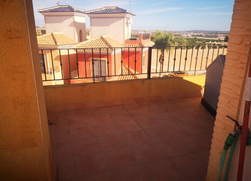 Resale - Villa - Los Montesinos - La Herrada