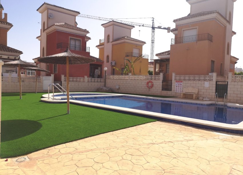 Resale - Villa - Los Montesinos - La Herrada