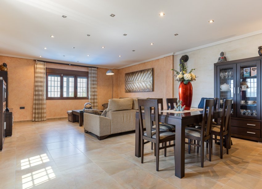 Resale - Villa - Los Montesinos - La Herrada