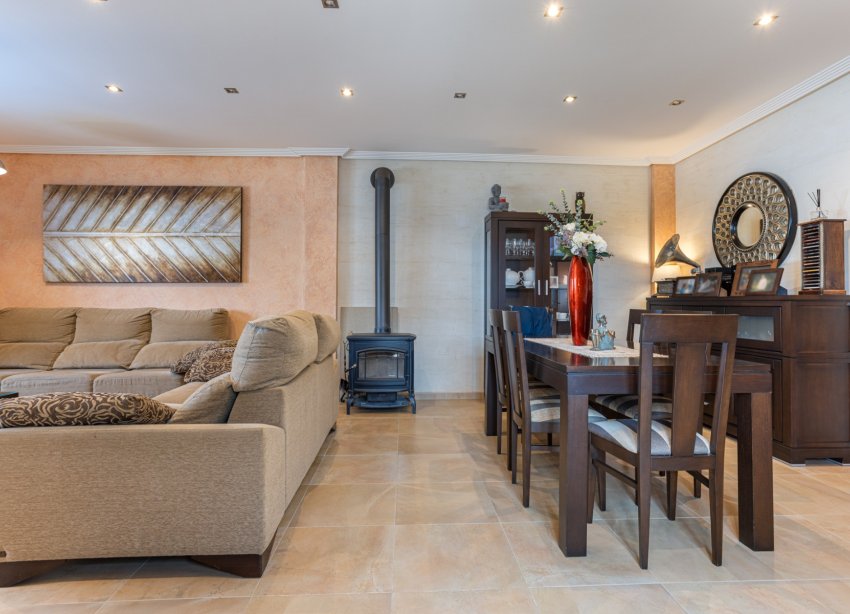 Resale - Villa - Los Montesinos - La Herrada