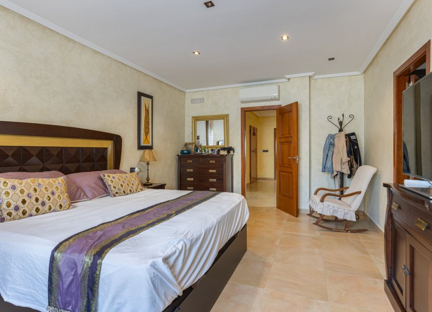 Resale - Villa - Los Montesinos - La Herrada