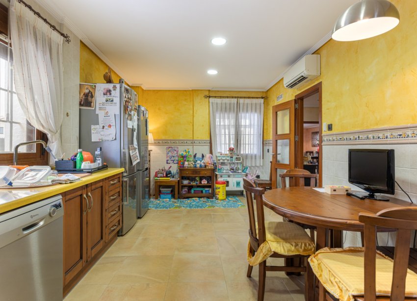 Resale - Villa - Los Montesinos - La Herrada