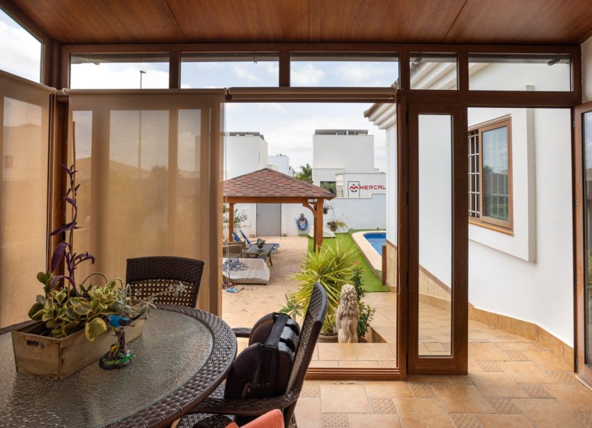 Resale - Villa - Los Montesinos - La Herrada