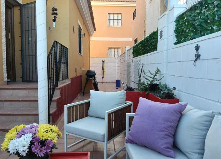 Resale - Villa - Los Montesinos - La Herrada