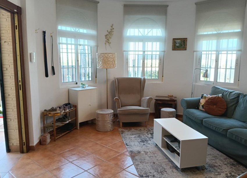 Resale - Villa - Los Montesinos - La Herrada