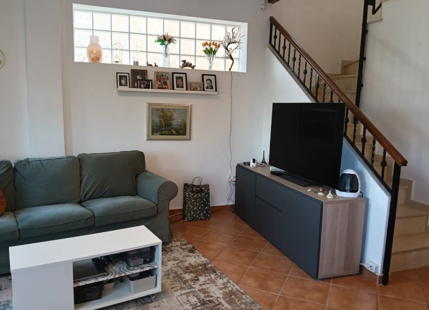 Resale - Villa - Los Montesinos - La Herrada