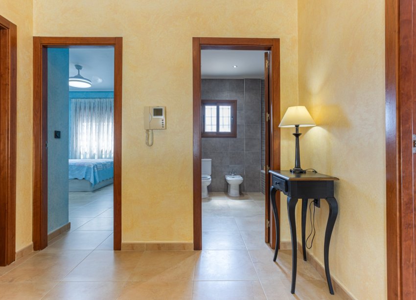 Resale - Villa - Los Montesinos - La Herrada