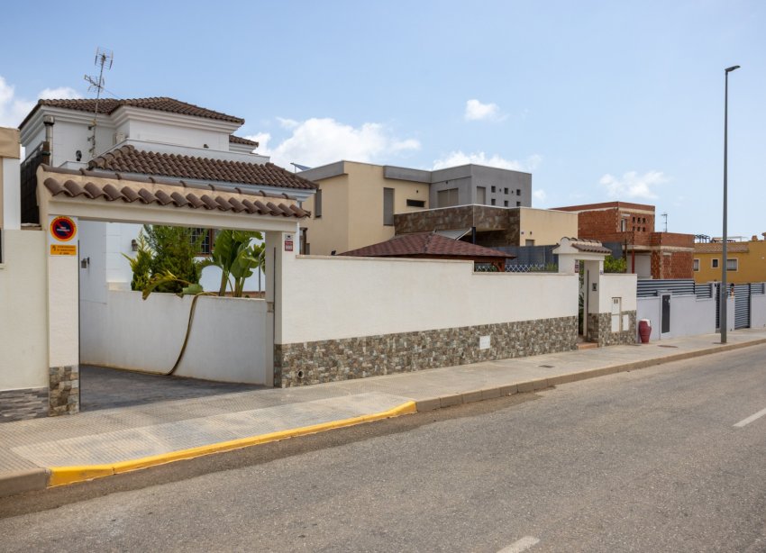 Resale - Villa - Los Montesinos - La Herrada