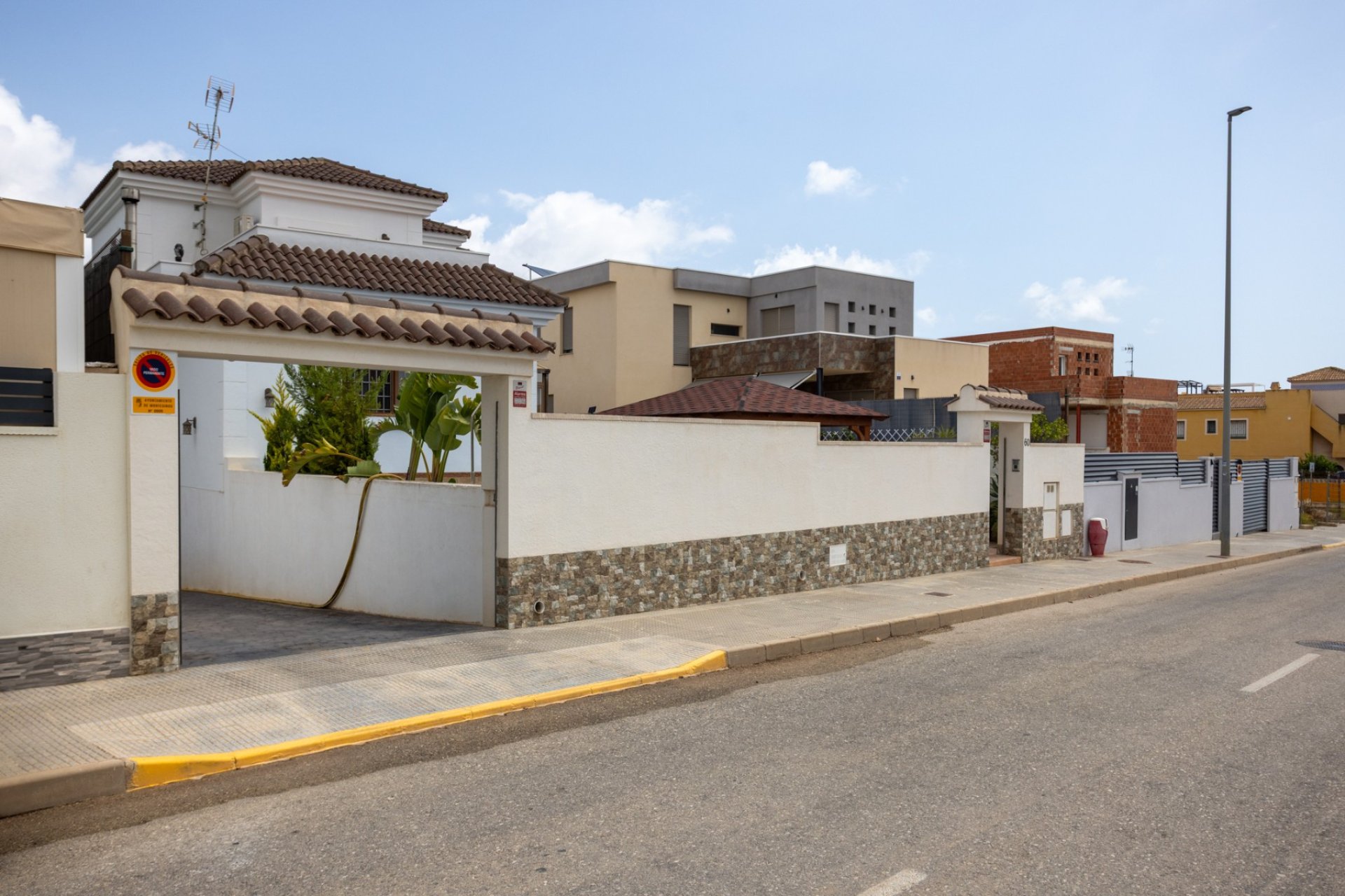 Resale - Villa - Los Montesinos - La Herrada