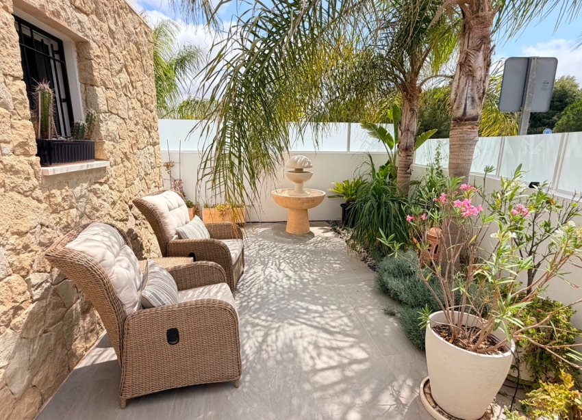 Resale - Villa - Los Montesinos - La Herrada