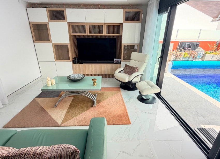 Resale - Villa - Los Montesinos - La Herrada