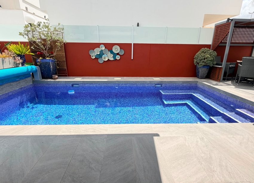 Resale - Villa - Los Montesinos - La Herrada