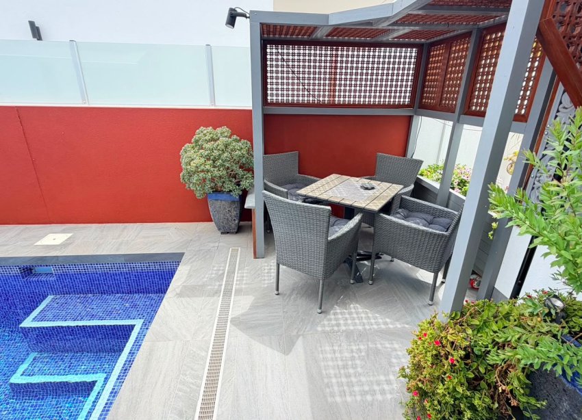 Resale - Villa - Los Montesinos - La Herrada