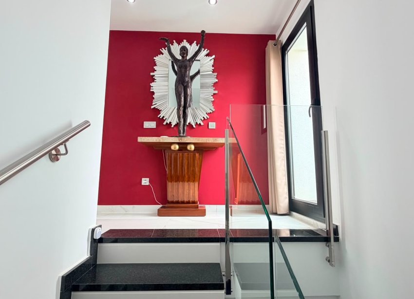 Resale - Villa - Los Montesinos - La Herrada