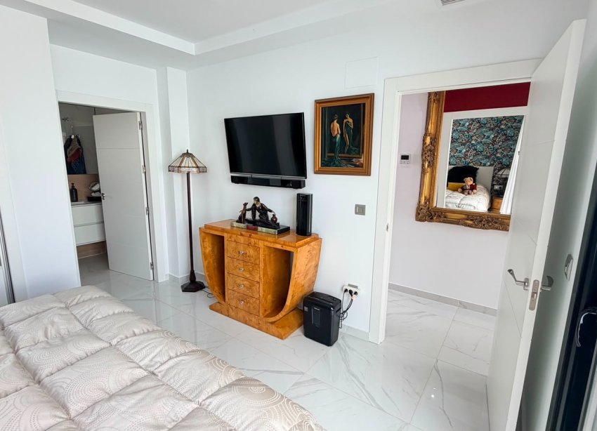 Resale - Villa - Los Montesinos - La Herrada