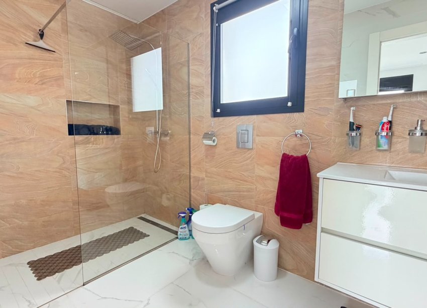Resale - Villa - Los Montesinos - La Herrada