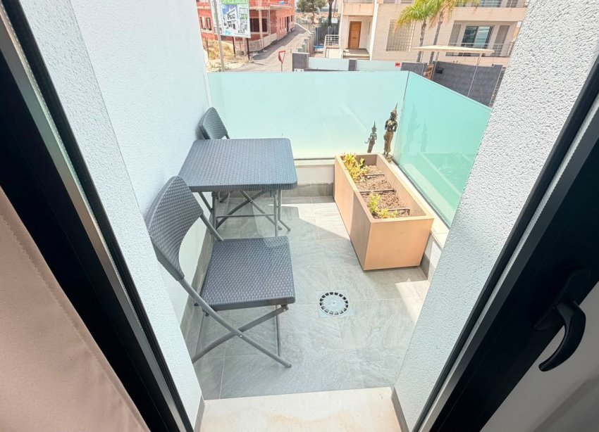 Resale - Villa - Los Montesinos - La Herrada