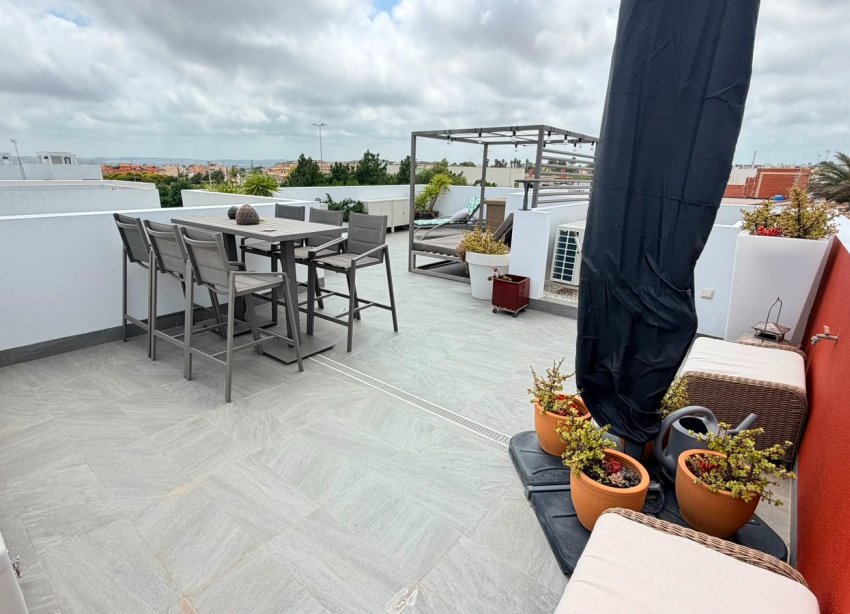 Resale - Villa - Los Montesinos - La Herrada