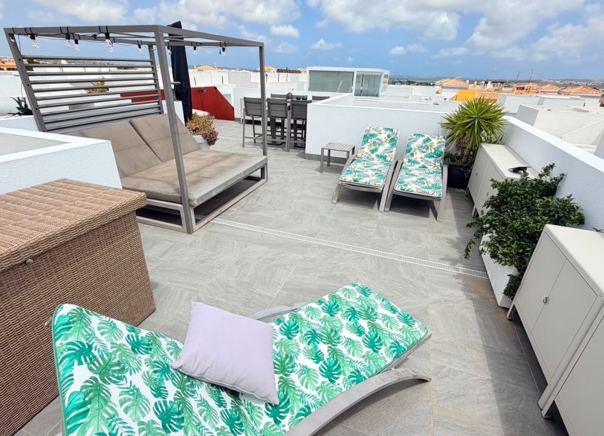 Resale - Villa - Los Montesinos - La Herrada