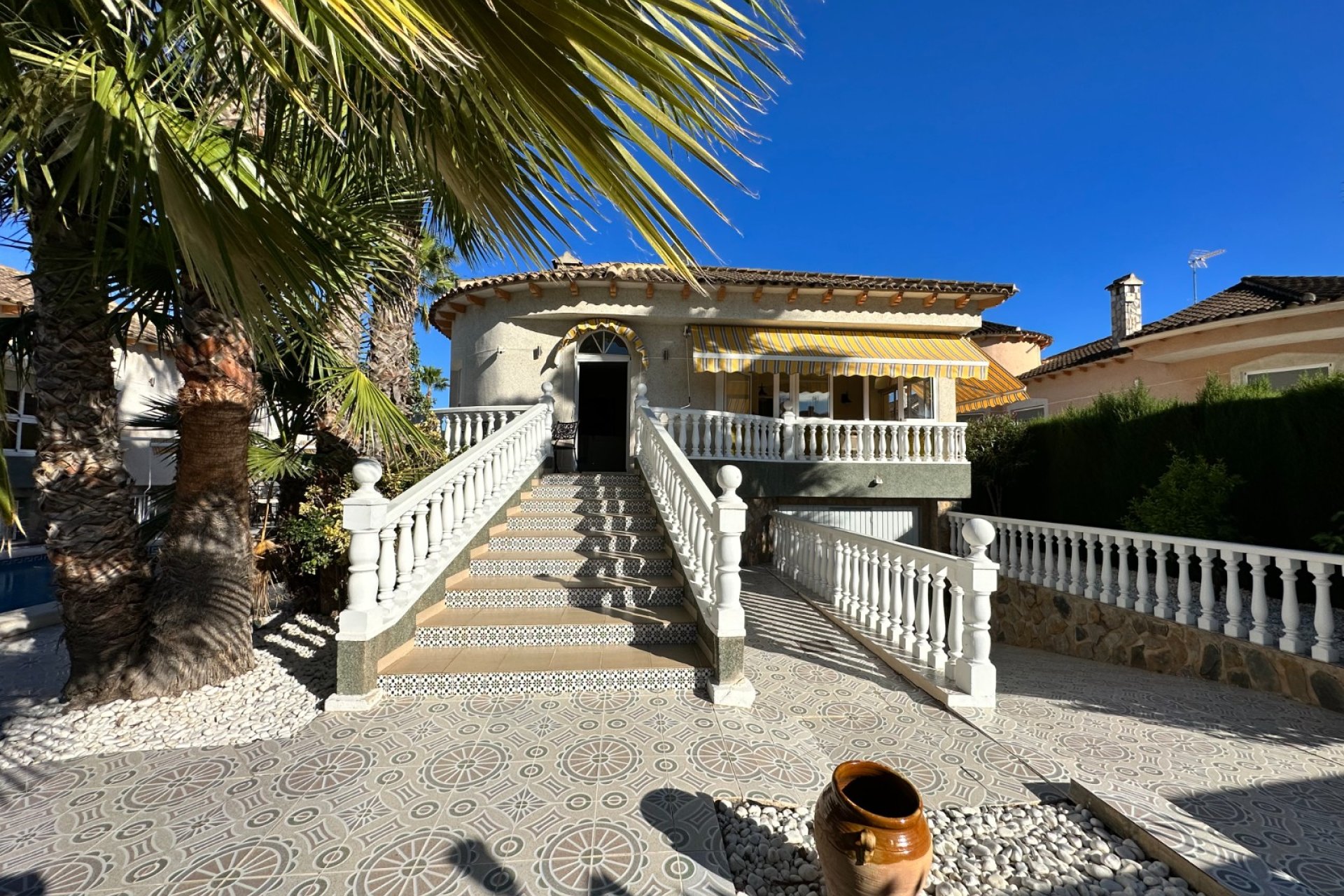 Resale - Villa - ORIHUELA - Benferri