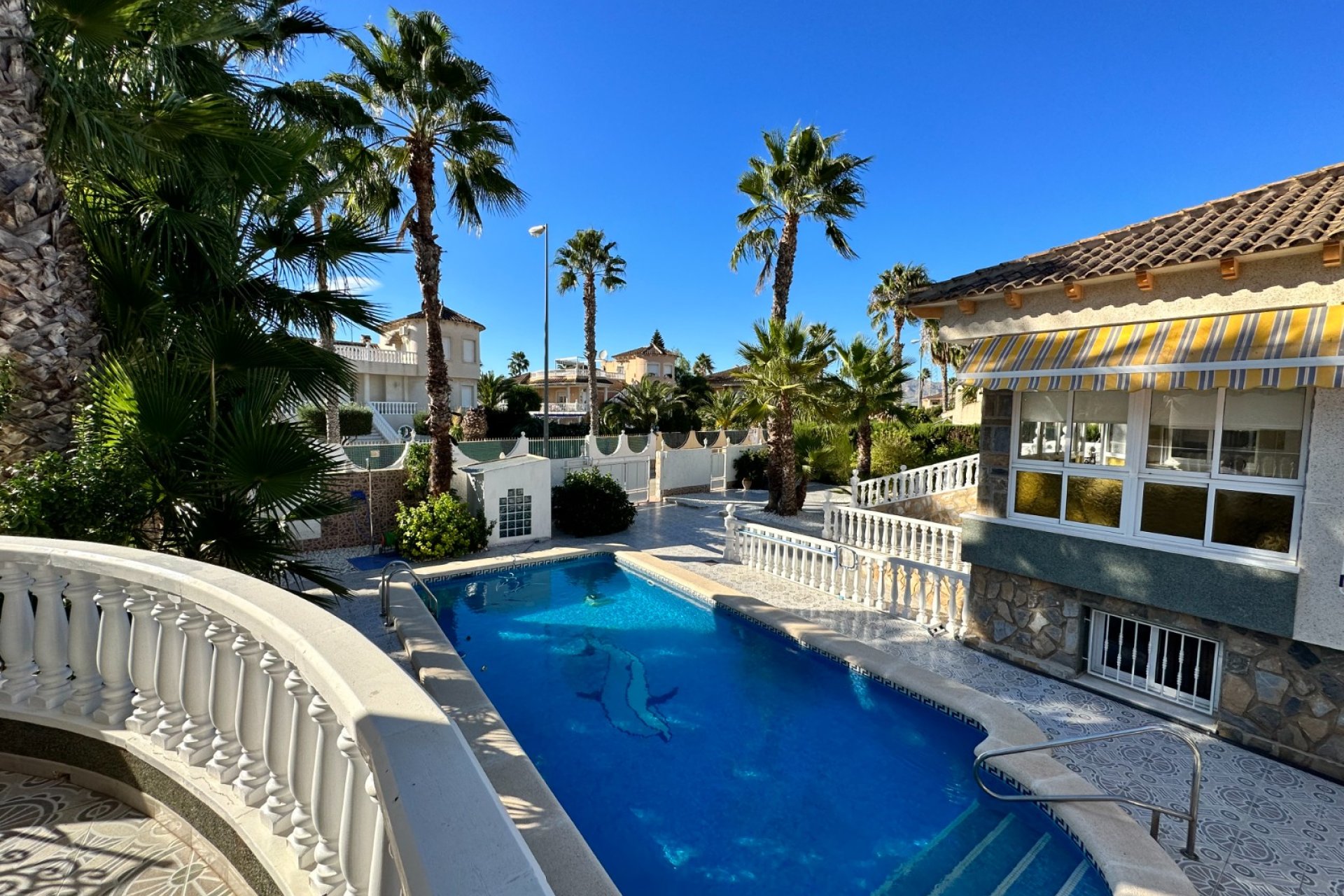 Resale - Villa - ORIHUELA - Benferri