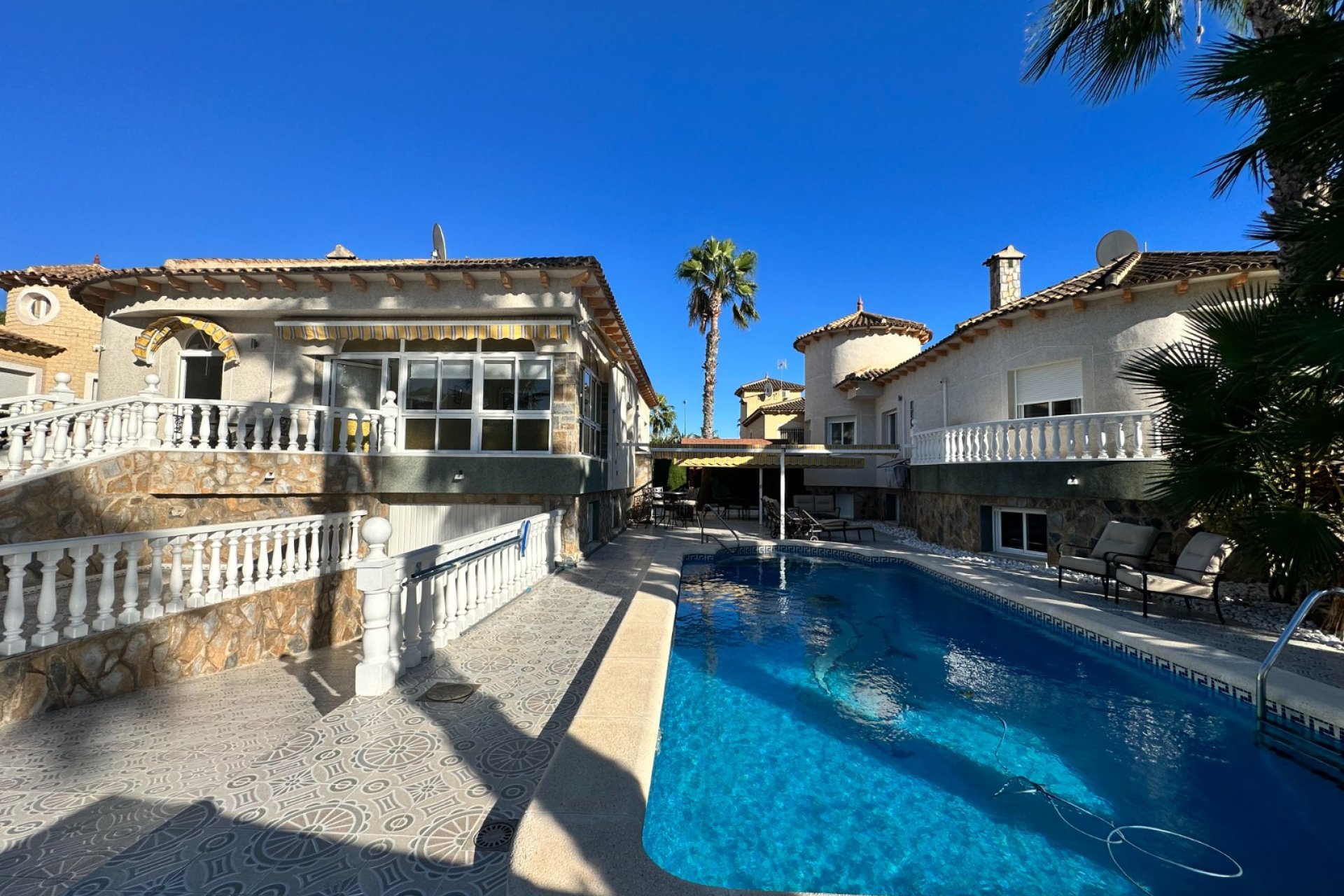 Resale - Villa - ORIHUELA - Benferri