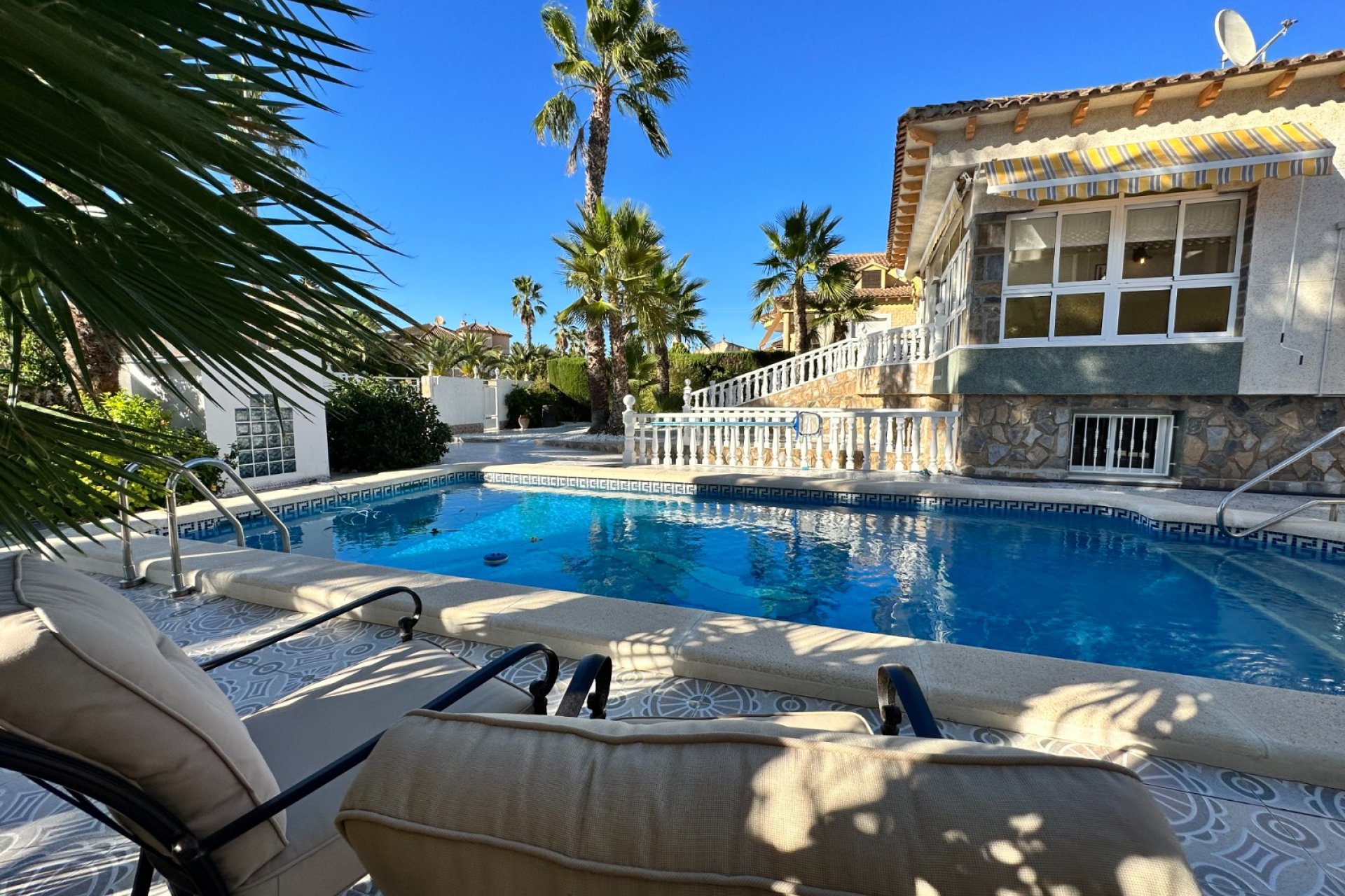 Resale - Villa - ORIHUELA - Benferri