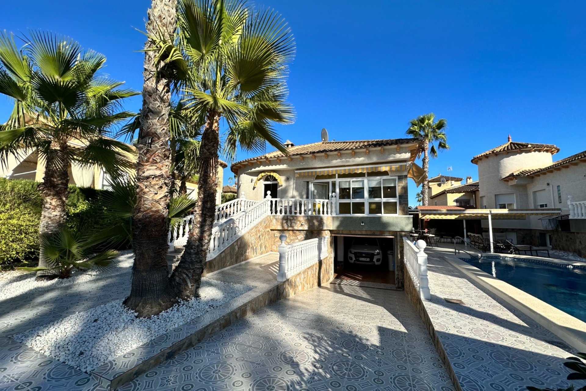 Resale - Villa - ORIHUELA - Benferri