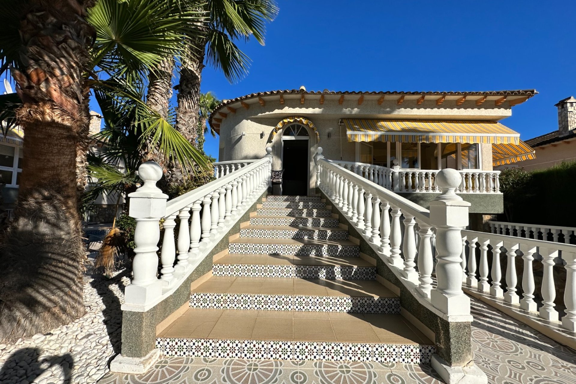 Resale - Villa - ORIHUELA - Benferri