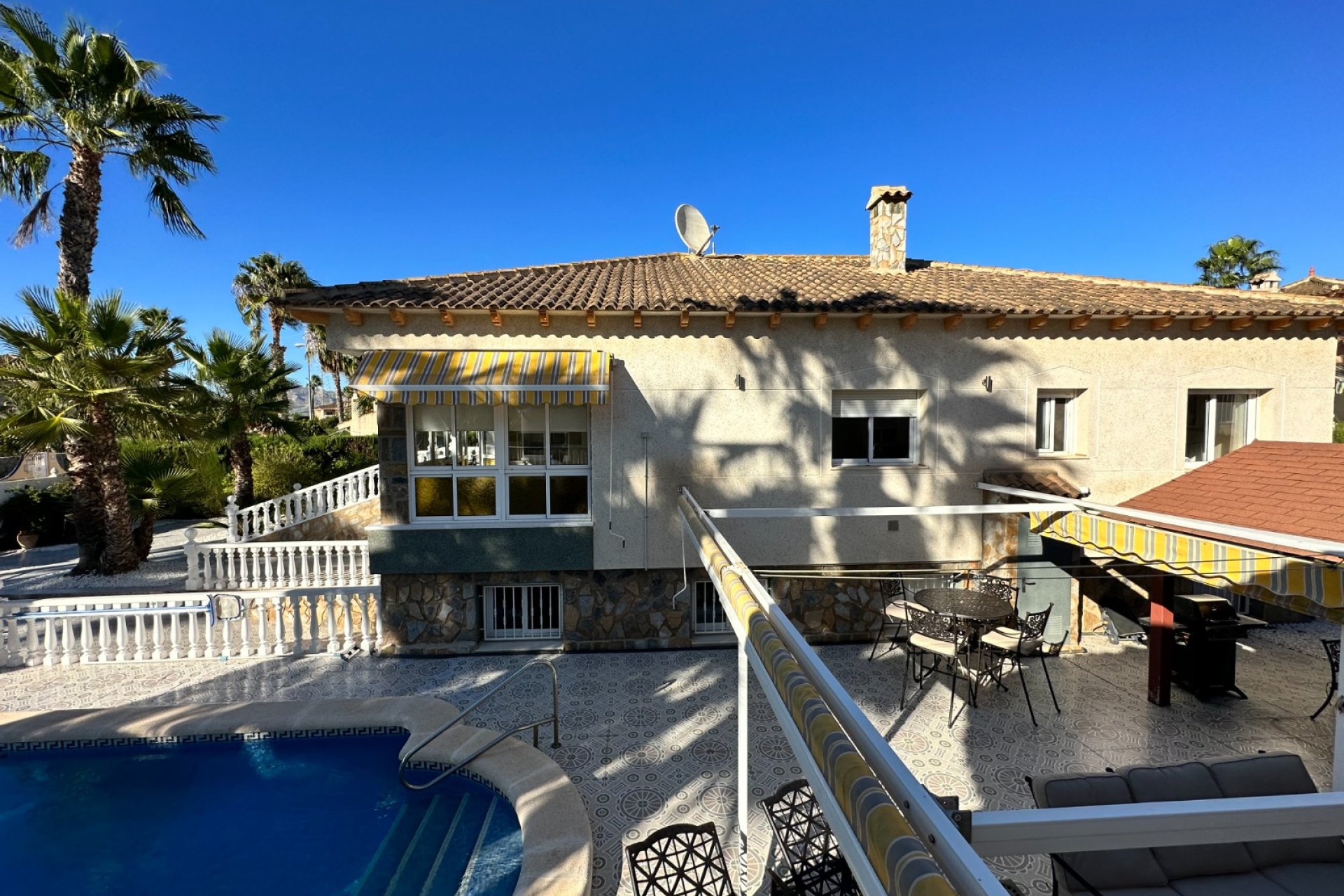 Resale - Villa - ORIHUELA - Benferri