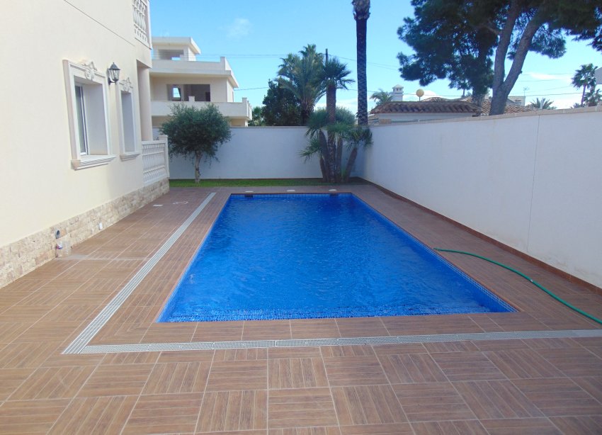 Resale - Villa - Orihuela Costa - Cabo Roig